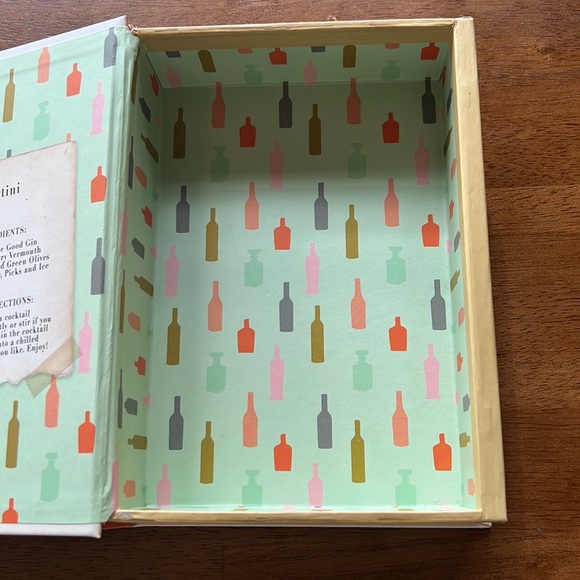 The Big Book of Cocktails box Molly and Rex - Picture 4 of 7